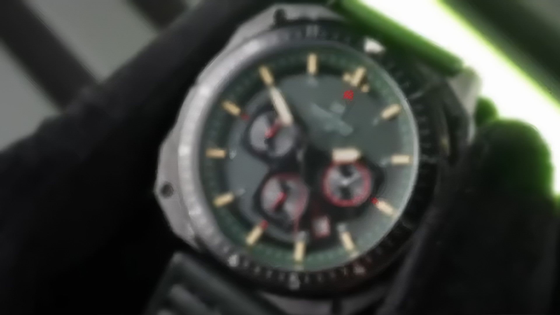 Ponsverus Capa Vídeo Produto Relógio Esportivo Masculino Naviforce NF8057 Cronógrafo de Quartzo Vintage Militar com Caixa Dodecagonal e Pulseira de Couro Genuíno